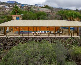 Vista exterior de Casa o xalet en venda en Guía de Isora amb Aire condicionat, Terrassa i Piscina