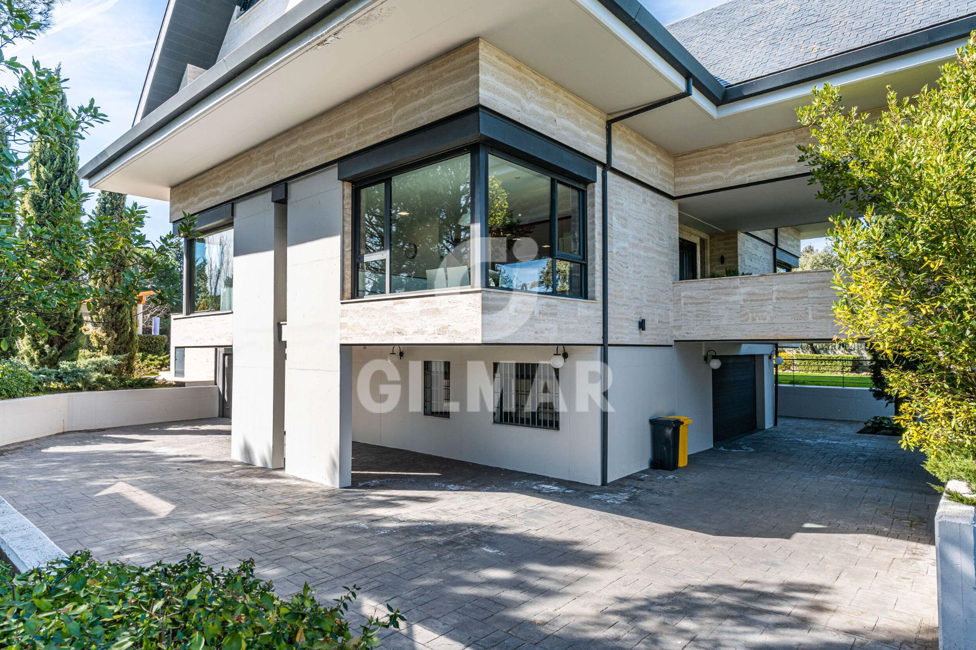 Vista exterior de Casa o chalet en venta en Las Rozas de Madrid con Aire acondicionado, Calefacción y Jardín privado