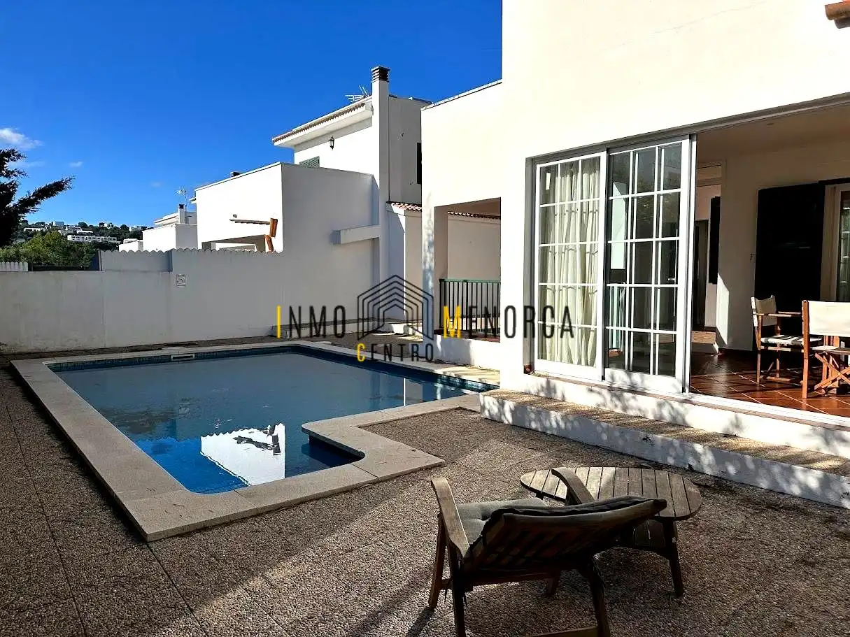 Vista exterior de Casa o xalet en venda en Es Mercadal amb Aire condicionat, Jardí privat i Terrassa
