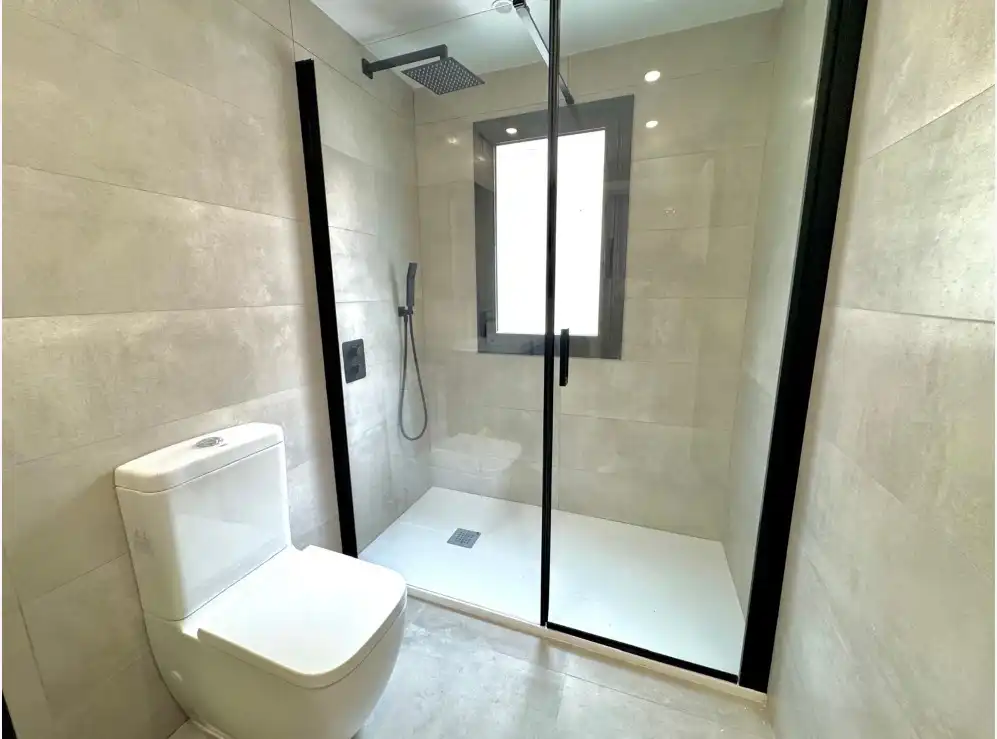 Baño de Casa adosada en venta en Vilanova i la Geltrú con Aire acondicionado, Terraza y Horno