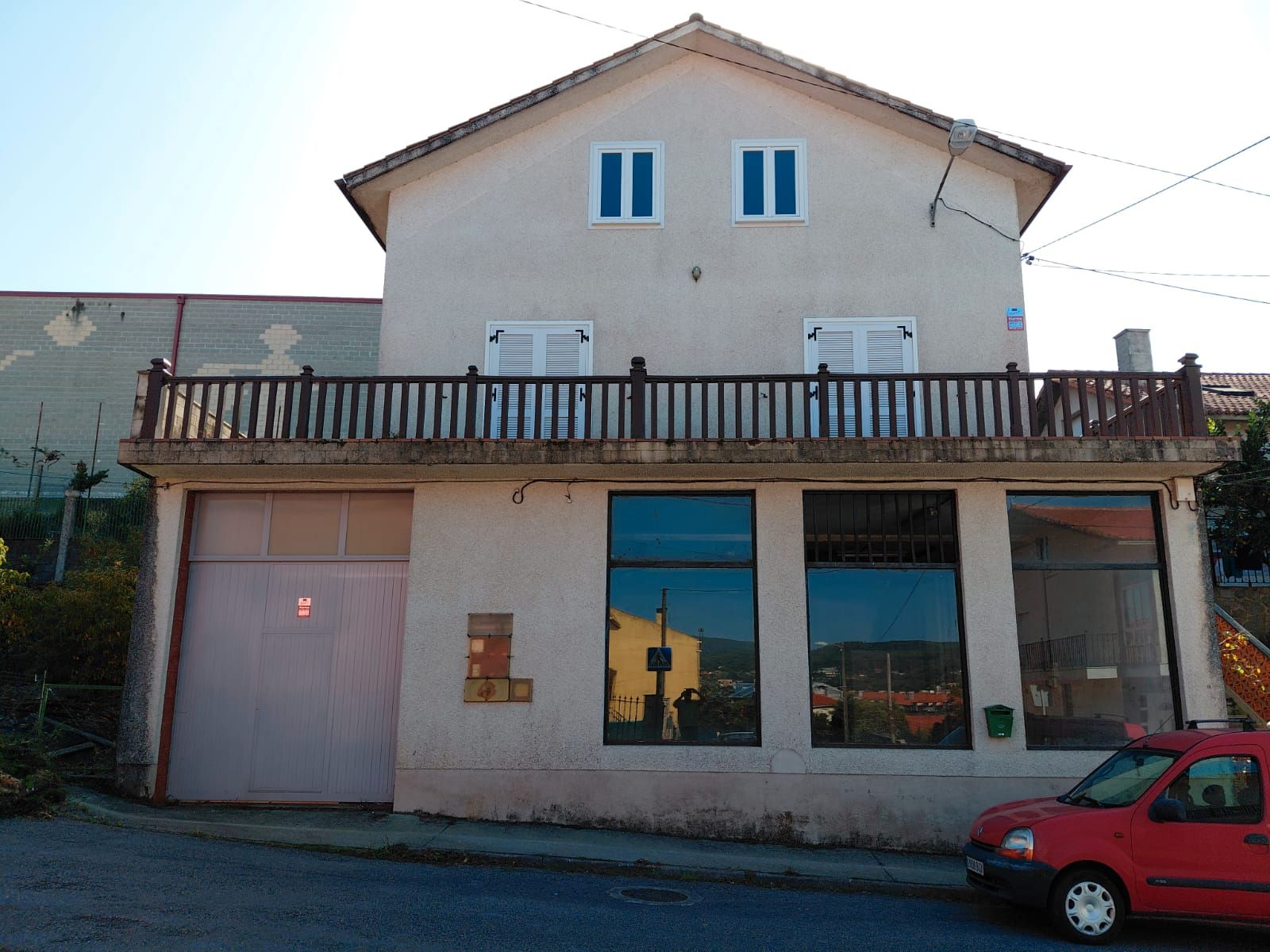 Vista exterior de Casa adosada en venda en Noia amb Terrassa i Traster