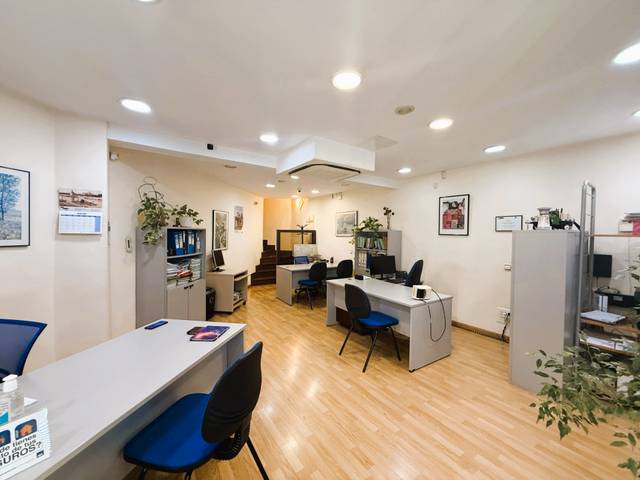 Local comercial en Venta en Calle de la Infanta María Teresa en Hispanoamérica - Bernabéu