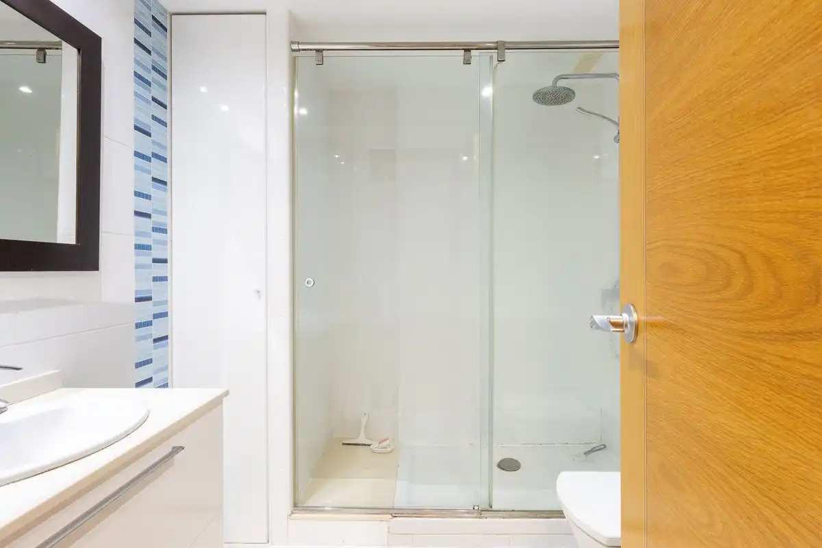 Badezimmer von Wohnung zur Miete in Alboraya mit Klimaanlage, Heizung und Privatgarten