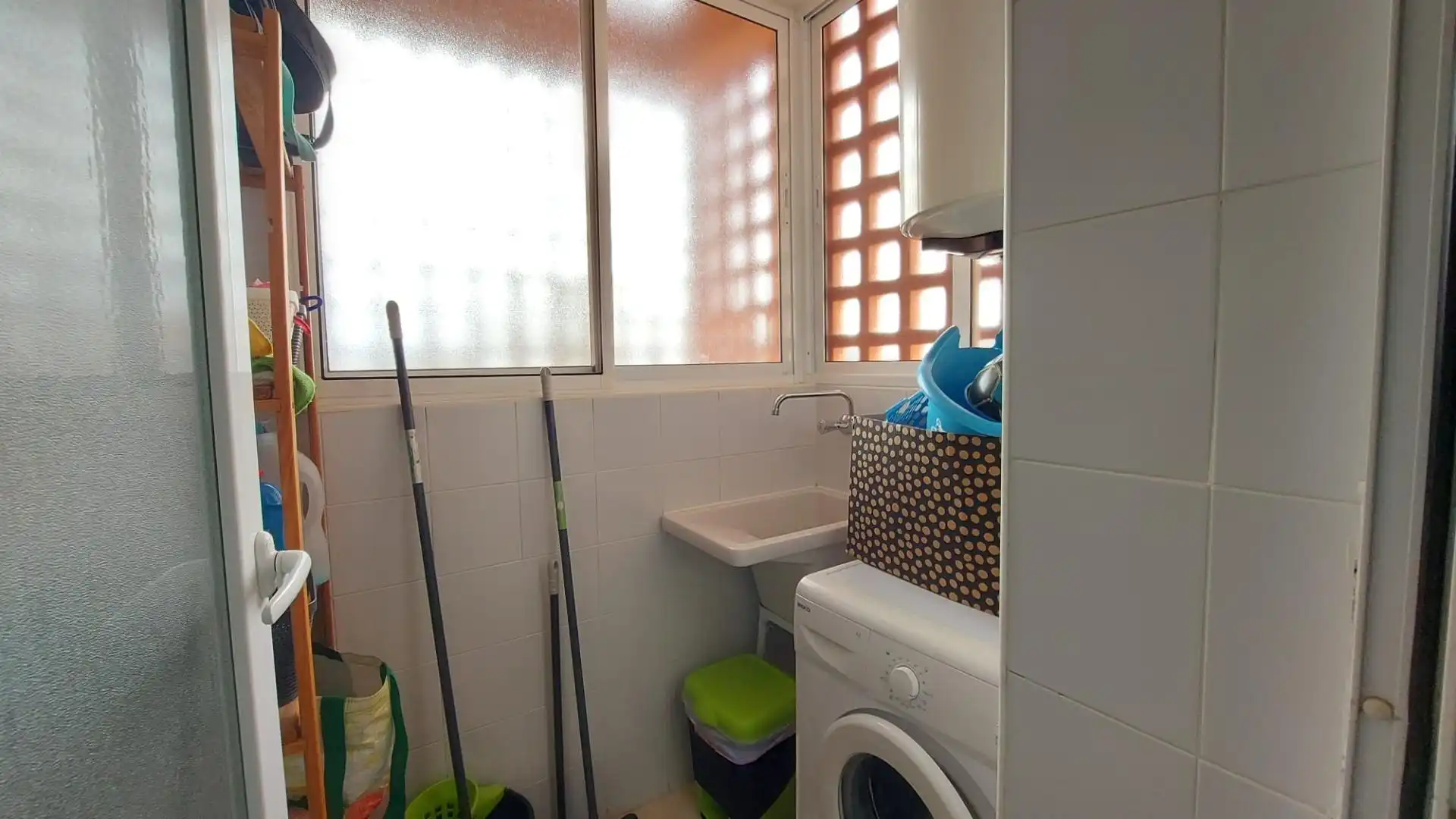 Baño de Piso de alquiler en El Ejido con Aire acondicionado, Amueblado y Piscina comunitaria
