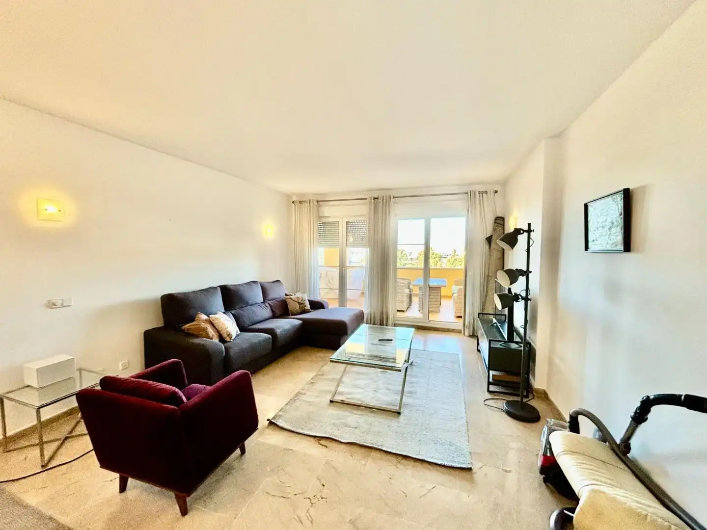 Living room of Flat for rent in Nueva Andalucía