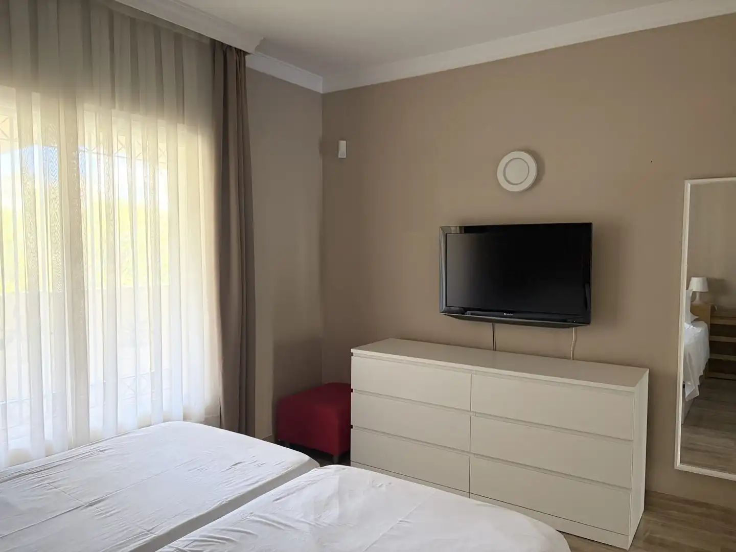 Dormitori de Apartament de lloguer en Marbella amb Aire condicionat, Terrassa i Piscina