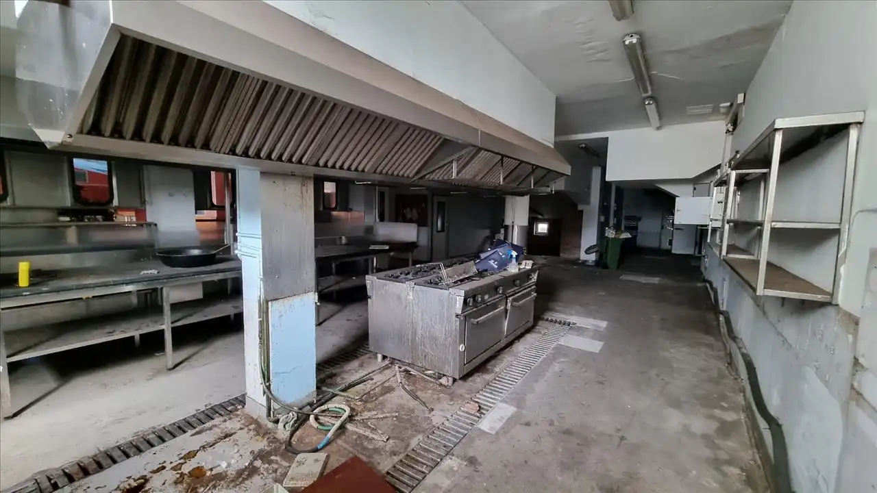 Commercial properties for sale in KRYSTAL PARC.PEÑA ROCIAS URB. BEZANA LAGO UAU-1 C/, Bezana - Prezanes