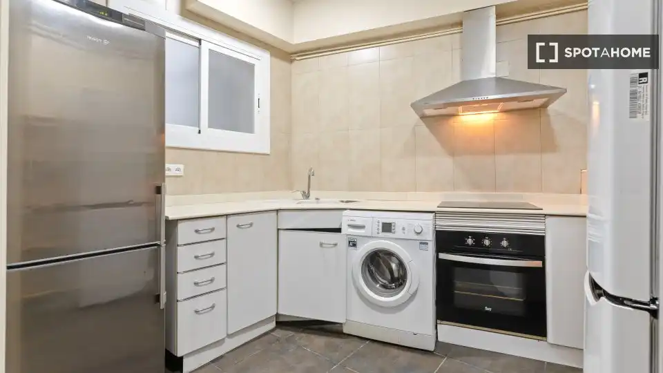 Cocina de Piso para compartir en Barcelona con Aire acondicionado, Calefacción y Terraza