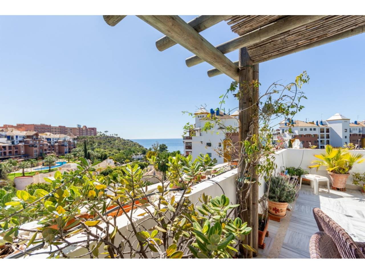 Vista exterior de Àtic en venda en Almuñécar amb Aire condicionat, Calefacció i Terrassa