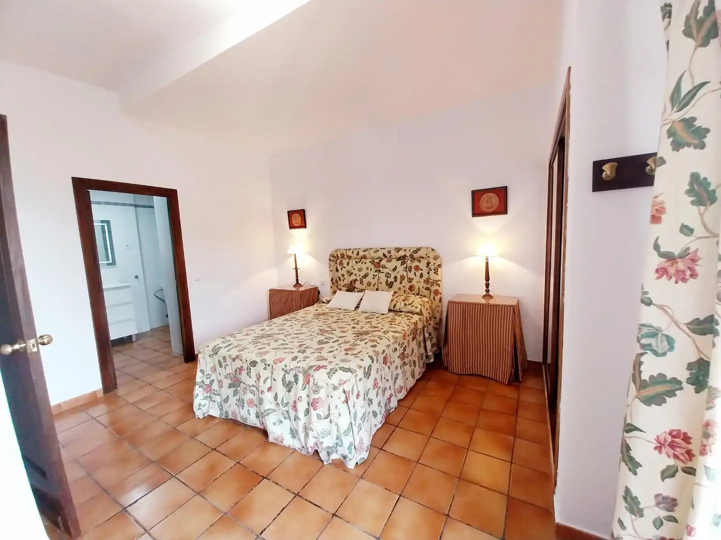 Dormitori de Apartament de lloguer en Mijas amb Jardí privat, Terrassa i Balcó