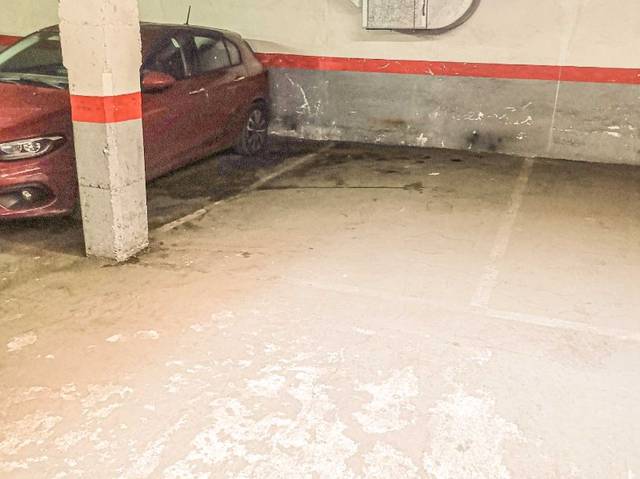 Garaje en Alquiler en Carrer de Sargelet, 5 en La Salut