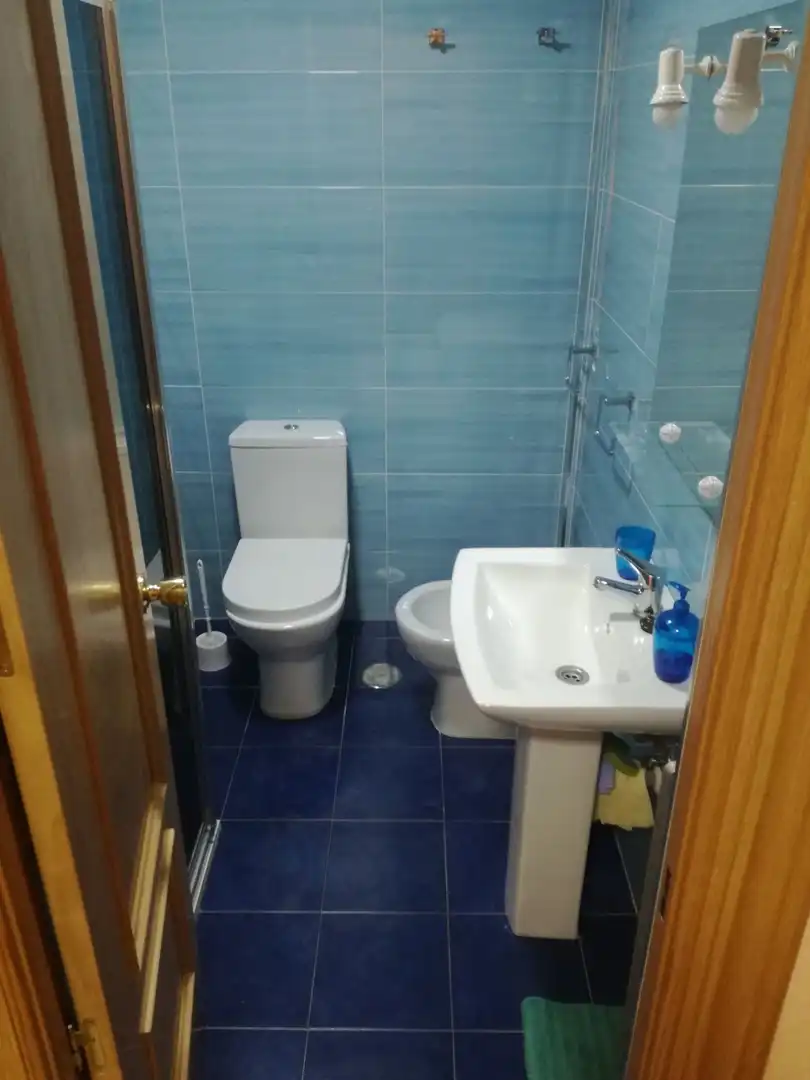 Baño de Piso en venta en Granada con Calefacción, Terraza y Trastero