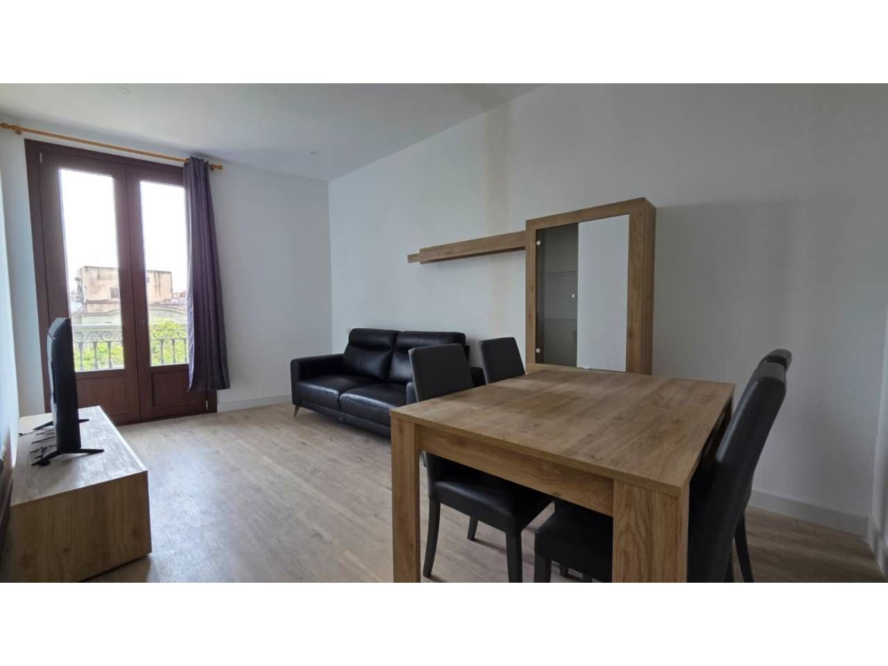 Sala de estar de Piso de alquiler en  Barcelona Capital con Aire acondicionado, Parquet y Amueblado