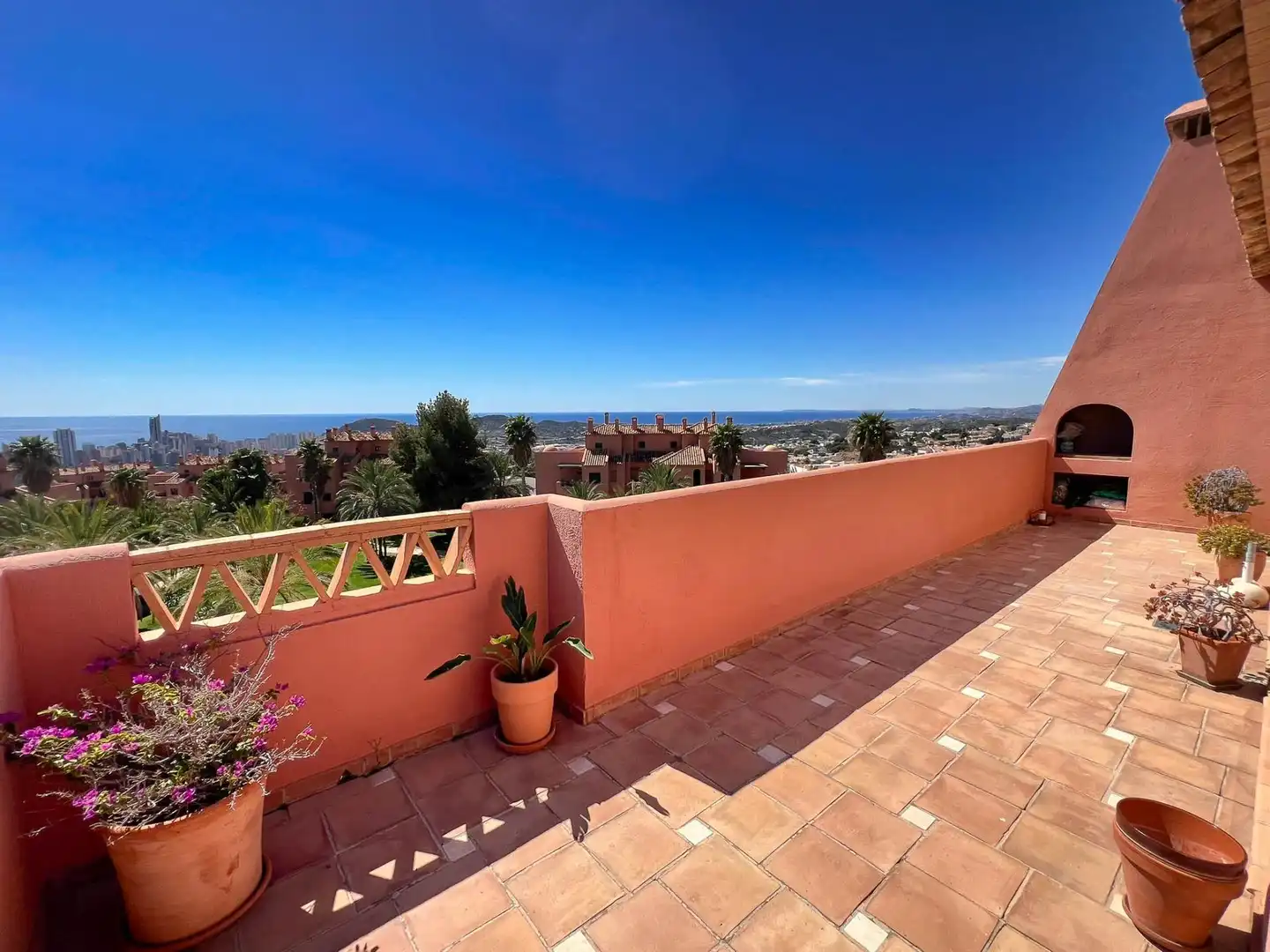 Appartement compact avec piscine à vendre à Golf Bahía
