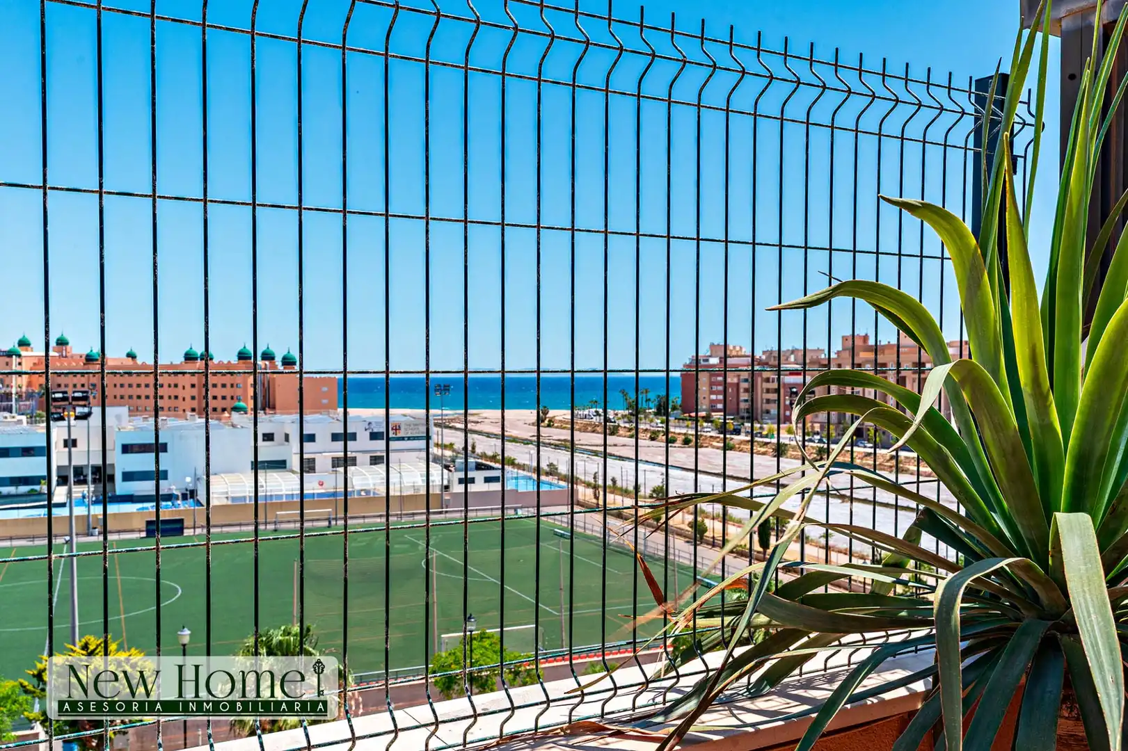 Außenansicht von Dachboden zum Verkauf in Roquetas de Mar mit Klimaanlage, Terrasse und Gemeinschaftspool