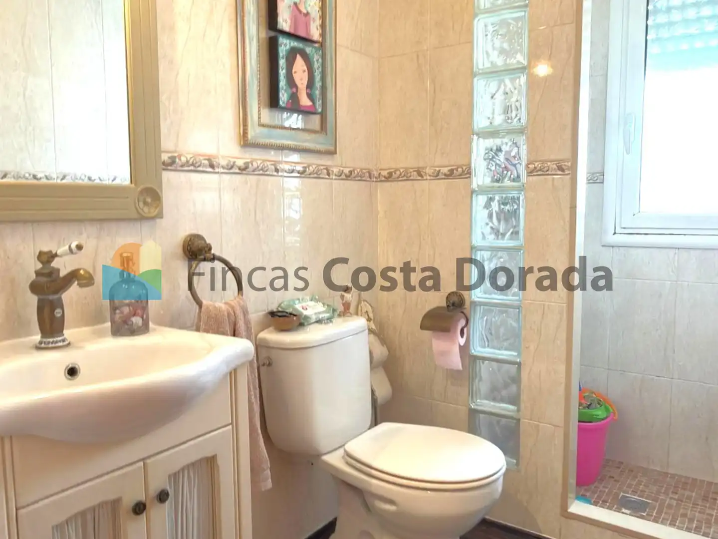 Badezimmer von Wohnung zum Verkauf in Cubelles mit Klimaanlage, Heizung und Terrasse