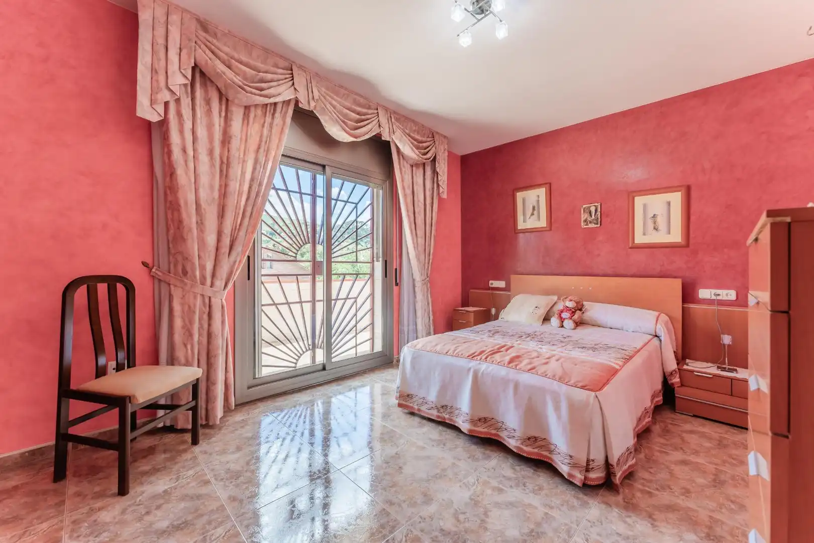 Habitación de Casa o chalet en venta en Sant Fost de Campsentelles con Calefacción, Jardín privado y Terraza