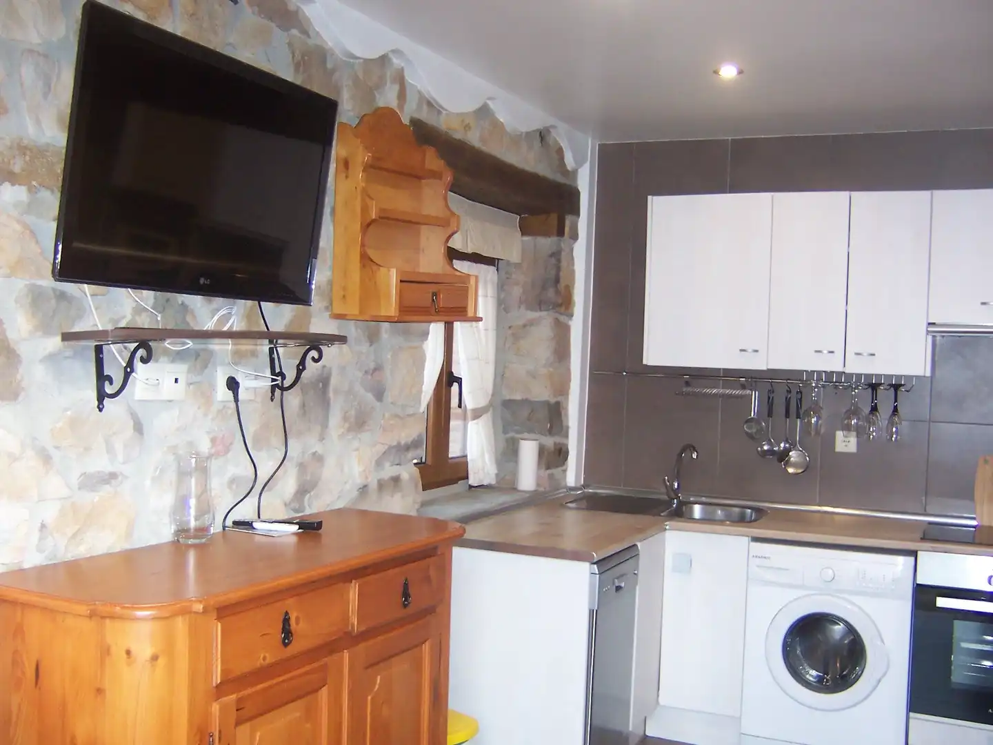 Cocina de Casa o chalet en venta en Soba con Jardín privado, Terraza y Amueblado