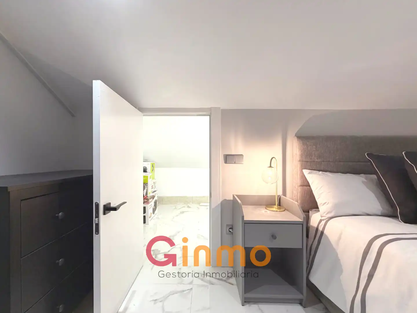 Schlafzimmer von Wohnung zur Miete in Madrid mit Klimaanlage, Heizung und Möbliert