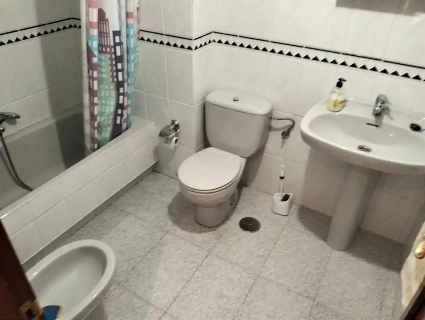 Bany de Pis en venda en Ponferrada amb Parquet, Moblat i Balcó