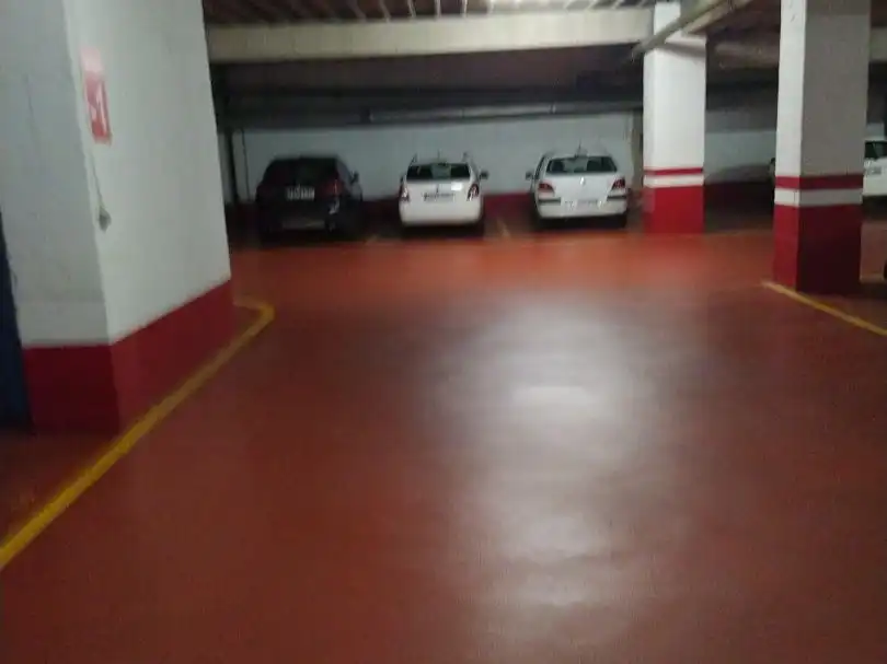 Parkplatz von Garage zur Miete in Santiago de Compostela 