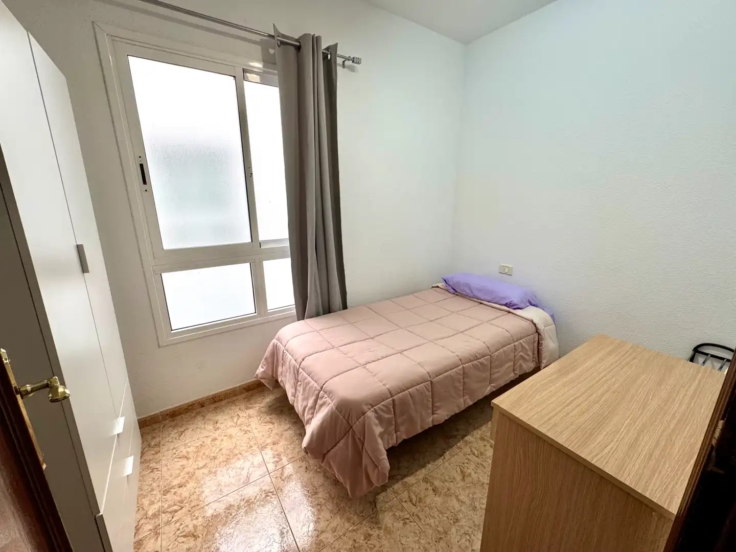 Habitación de Piso de alquiler en San Cristóbal de la Laguna con Trastero, Amueblado y Lavadora