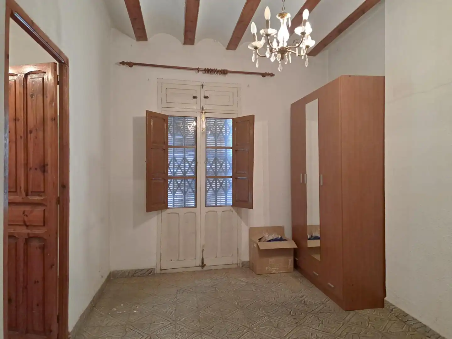 Einfamilien-Reihenhaus zum Verkauf in Requena mit Terrasse, Abstellraum und Balkon