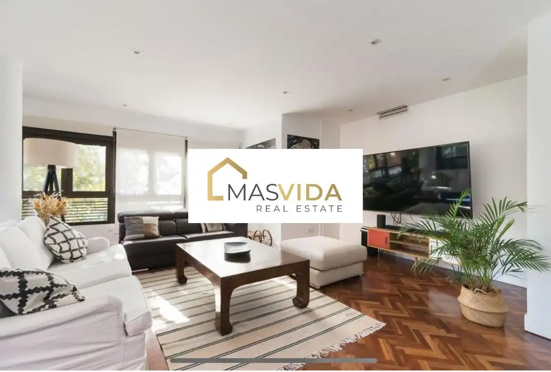 Sala de estar de Piso en venta en Madrid con Trastero, Amueblado y Piscina comunitaria