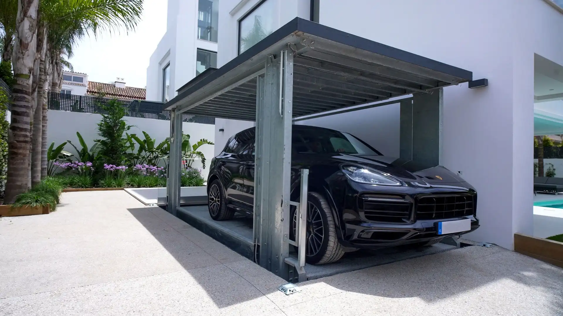 Parking de Casa o chalet en venta en Marbella con Aire acondicionado, Calefacción y Jardín privado