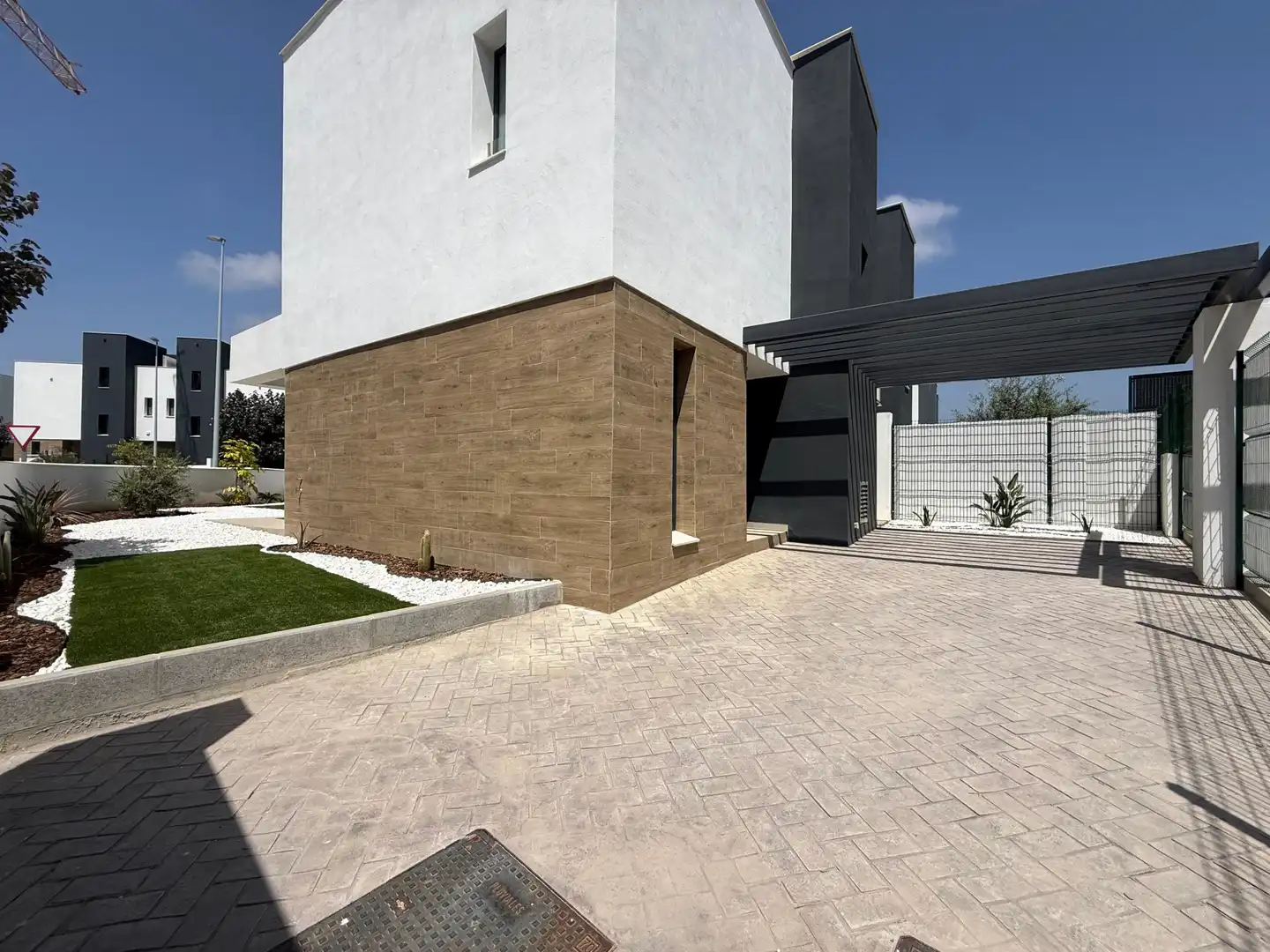 Vista exterior de Casa adosada de alquiler en Estepona con Aire acondicionado, Calefacción y Jardín privado