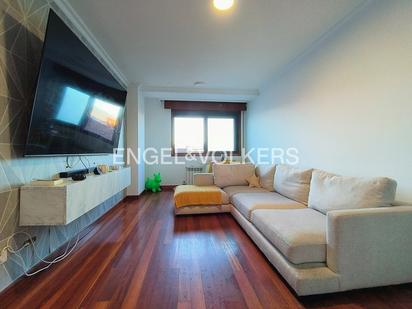 Living room of Apartment for sale in Pontevedra Capital   with Heating, Parquet flooring and Storage room