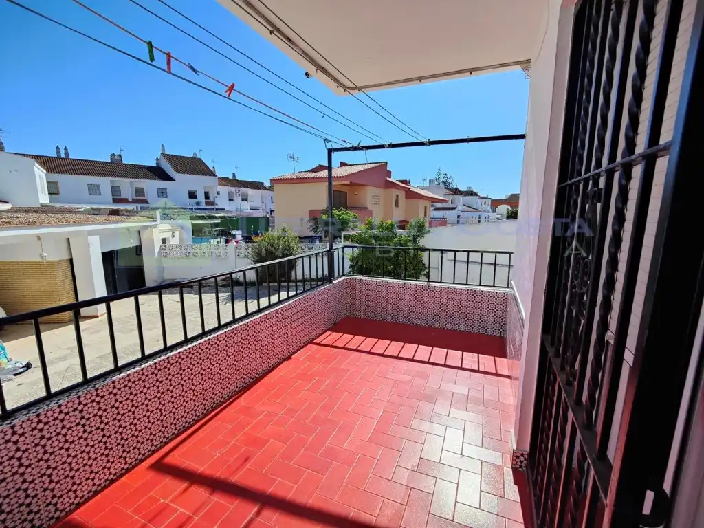 Vista exterior de Casa o xalet en venda en La Antilla amb Jardí privat, Terrassa i Traster