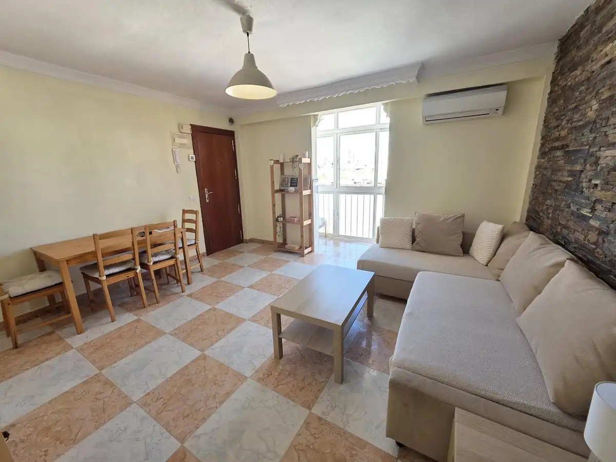 Sala d'estar de Pis en venda en Fuengirola amb Aire condicionat, Terrassa i Moblat