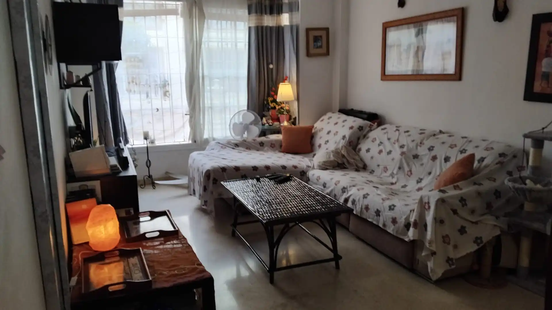 Sala de estar de Piso en venta en Fuengirola con Trastero, Amueblado y Alarma