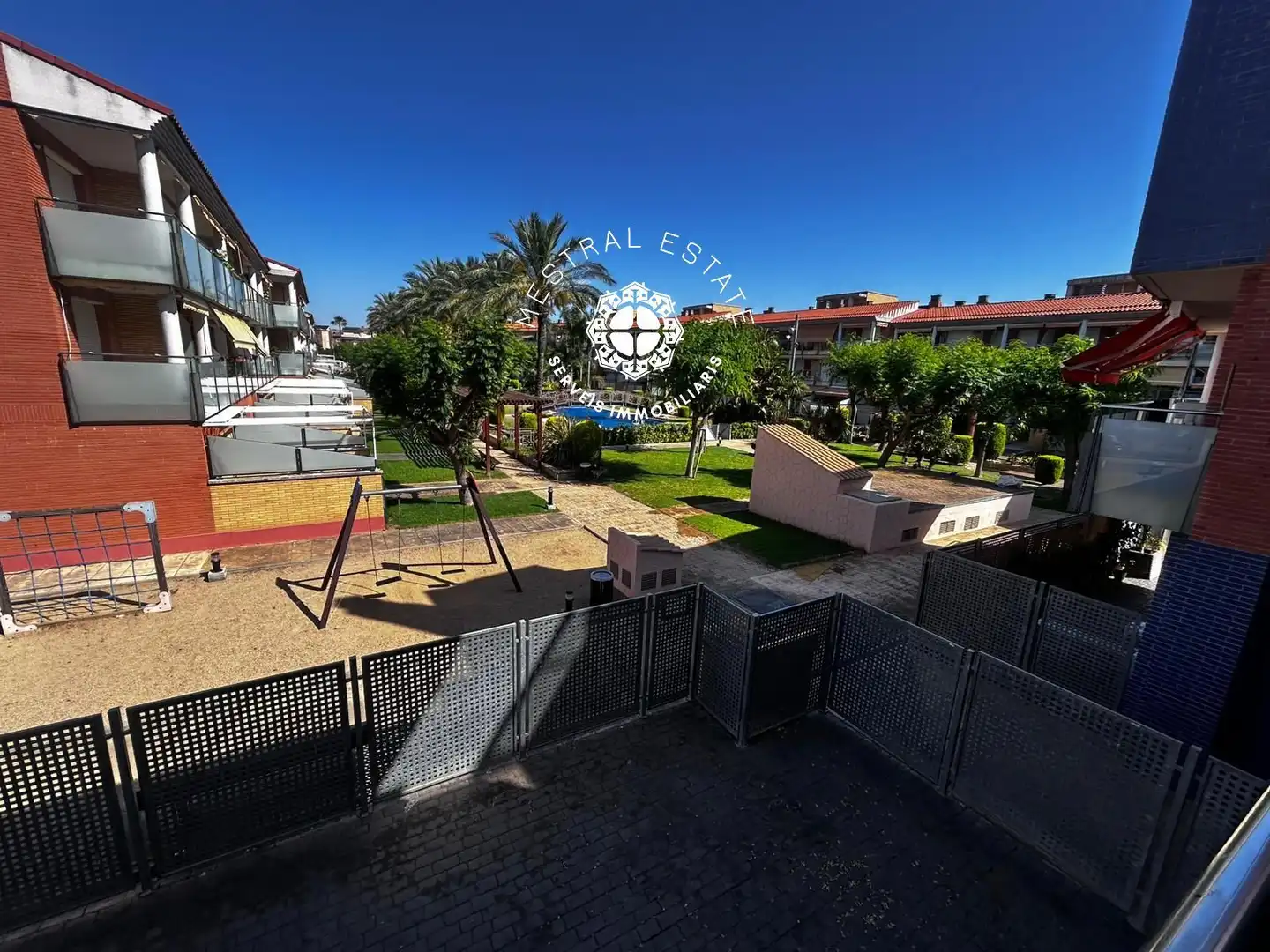 Vista exterior de Pis en venda en Cambrils amb Aire condicionat, Terrassa i Piscina