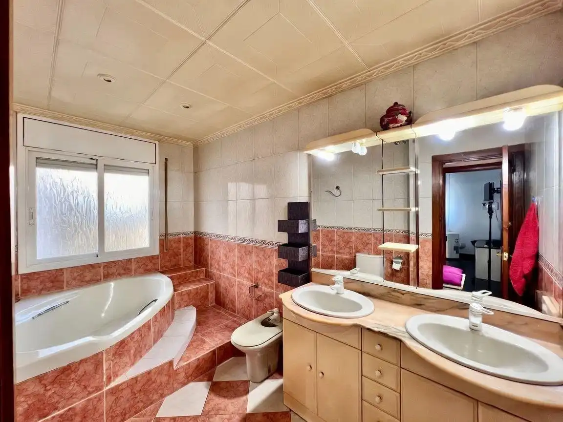 Bathroom of Houses for sale in Roda de Berà  with Heating, Private garden and Terrace