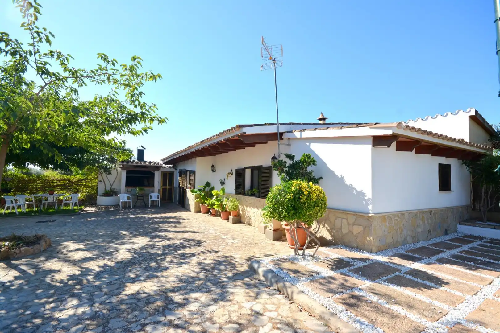 Vista exterior de Casa o xalet en venda en Marratxí amb Aire condicionat, Calefacció i Jardí privat