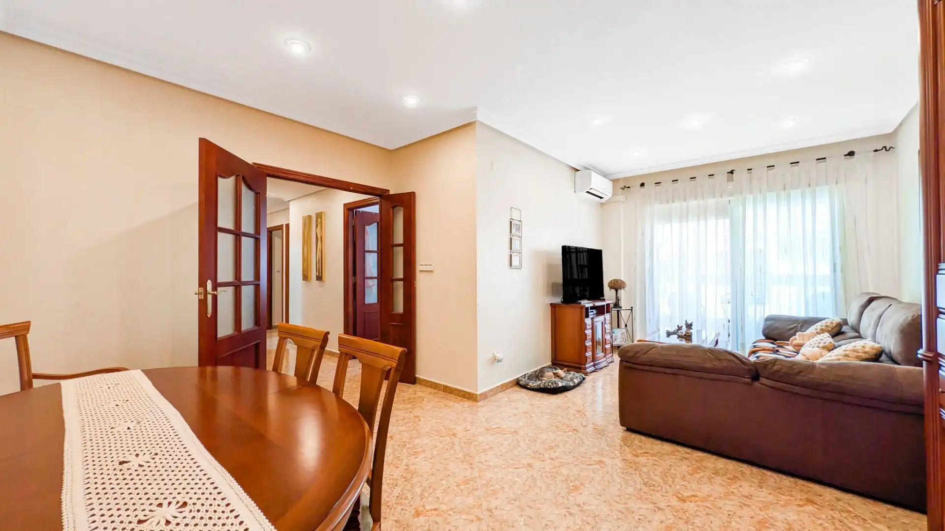 Sala de estar de Apartamento en venta en Torrevieja con Aire acondicionado, Terraza y Amueblado