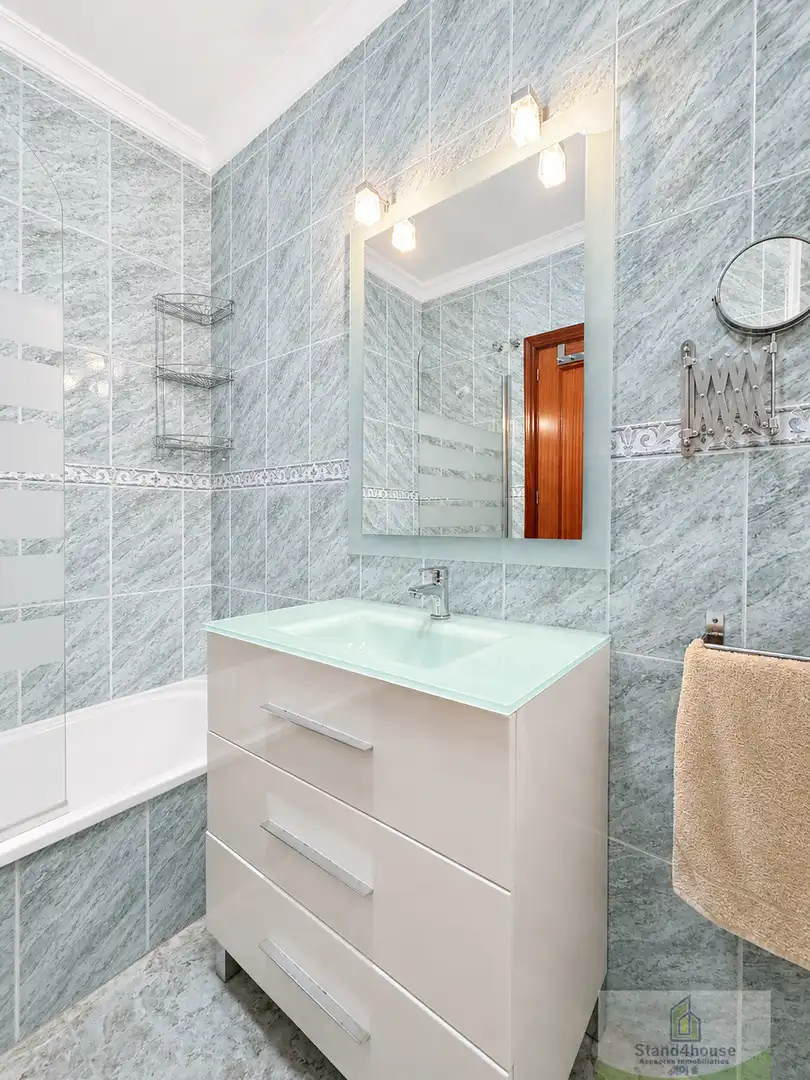 Bathroom of Flat for sale in Bollullos Par del Condado  with Air Conditioner, Heating and Storage room