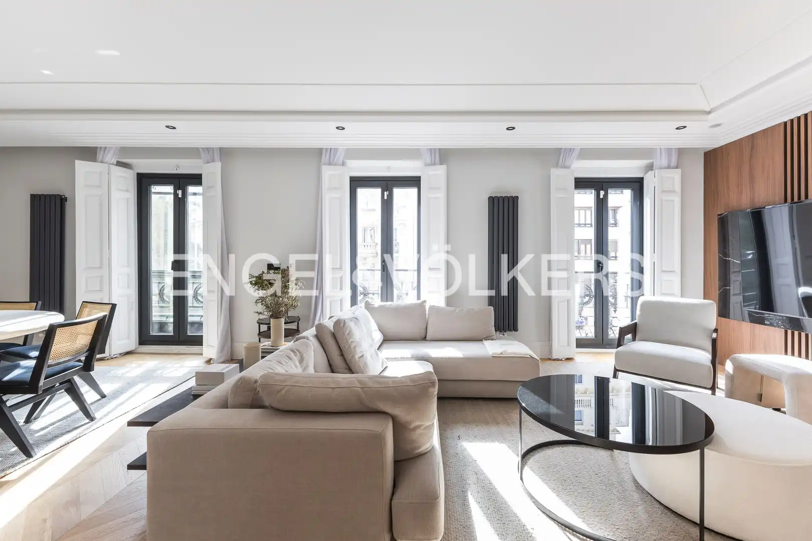Living room of Flat for sale in Madrid  with Air Conditioner, Heating and Parquet flooring