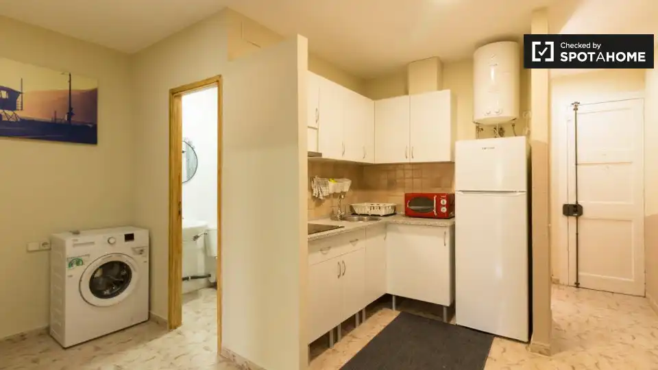 Cocina de Piso para compartir en Barcelona con Aire acondicionado, Calefacción y Amueblado