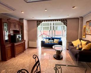 Sala d'estar de Casa o xalet en venda en León Capital  amb Calefacció i Traster