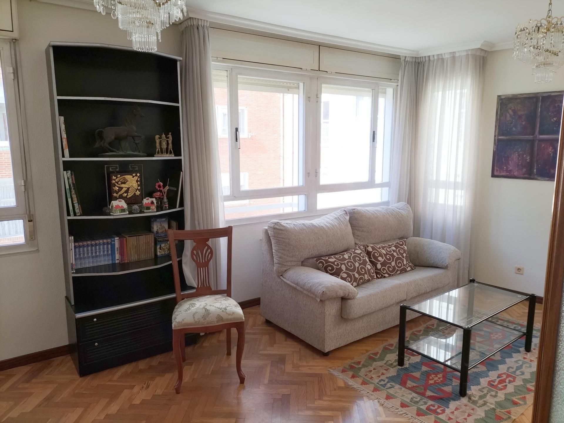 Living room of Flat for sale in Palencia Capital  with Heating, Parquet flooring and Storage room
