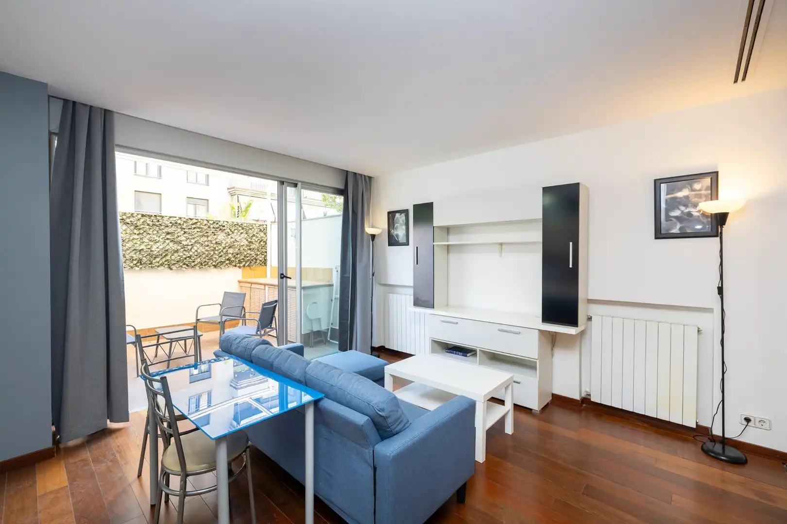 Sala d'estar de Apartament en venda en Granada amb Aire condicionat, Calefacció i Jardí privat