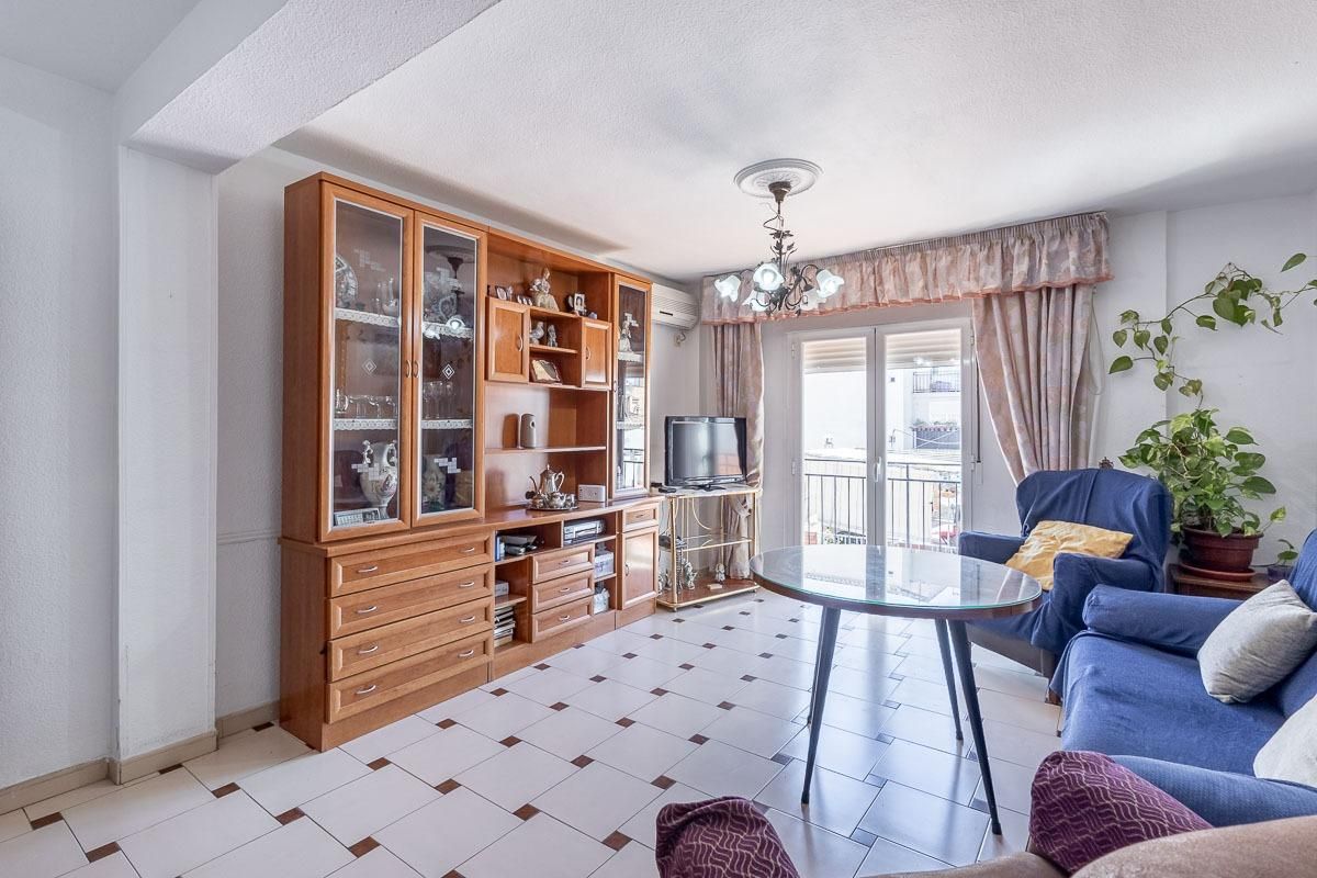 Sala de estar de Piso en venta en  Granada Capital con Aire acondicionado y Balcón