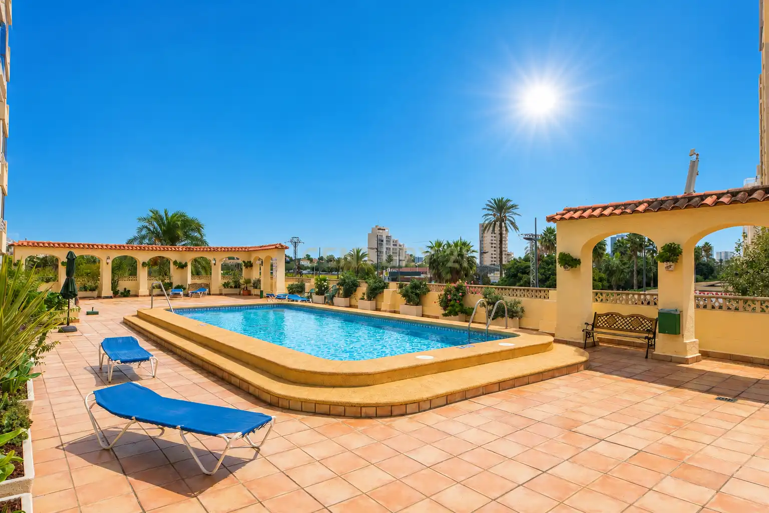 Piscina de Apartamento de alquiler en Calpe / Calp con Aire acondicionado y Amueblado
