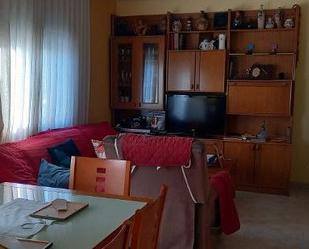 Sala d'estar de Pis en venda en Sant Boi de Llobregat amb Forn i Balcó