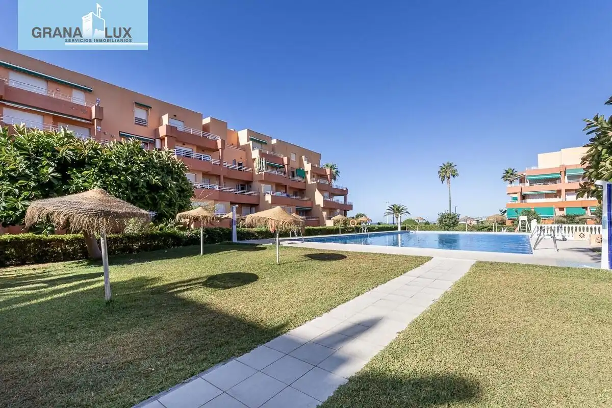 Vista exterior de Dúplex en venda en Salobreña amb Terrassa i Piscina comunitària