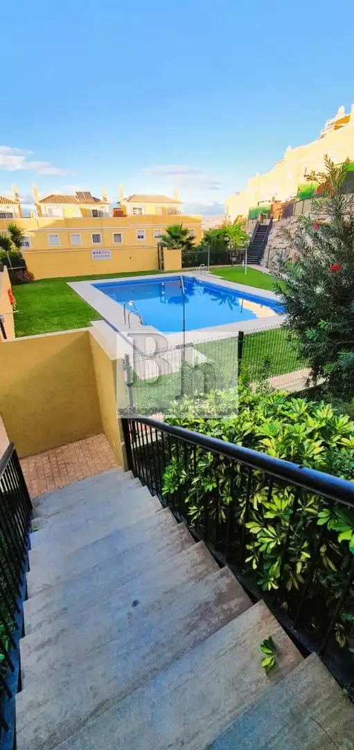 Piscina de Casa adosada en venta en Alhaurín de la Torre con Aire acondicionado, Calefacción y Jardín privado
