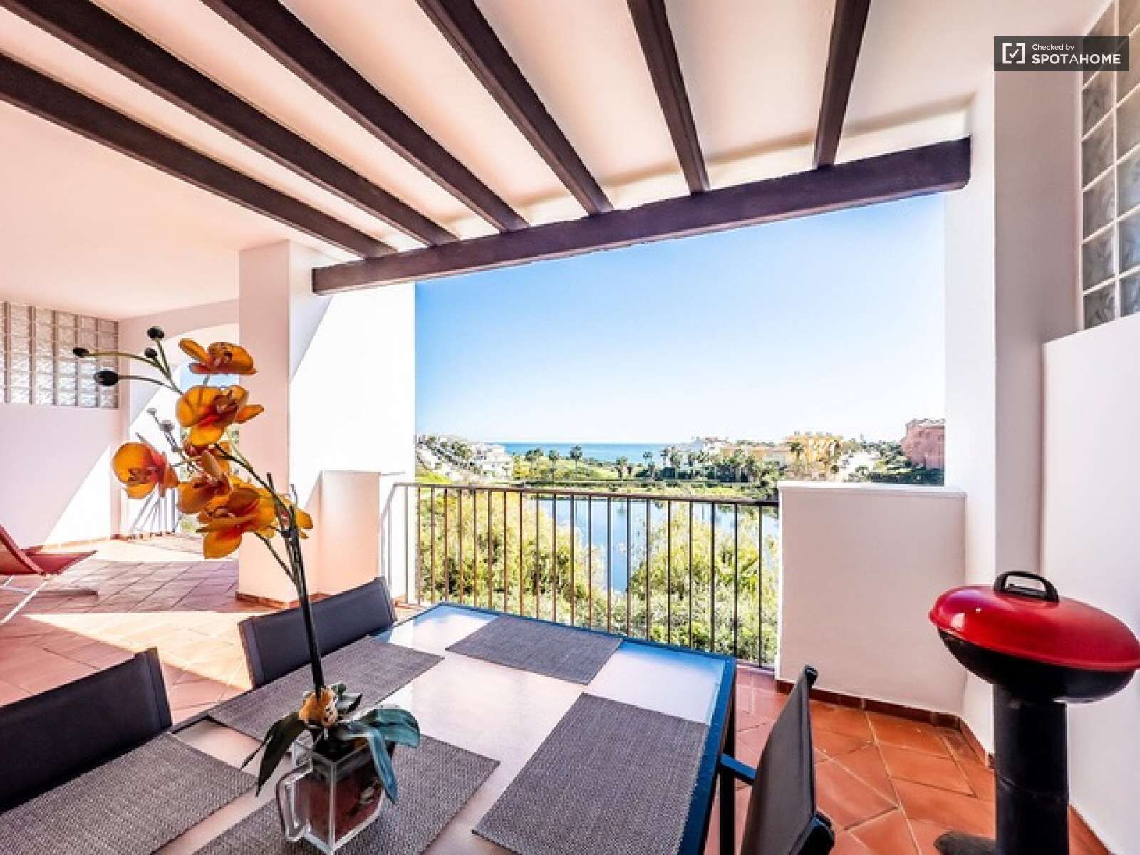 Terrassa de Apartament per a compartir en La Alcaidesa amb Aire condicionat i Terrassa